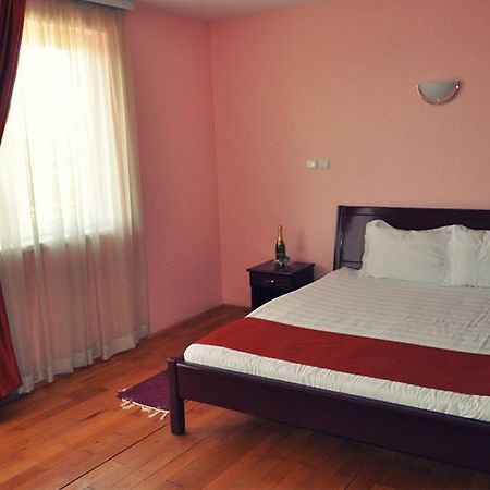 Hotel Satelit Kumanovo Bagian luar foto