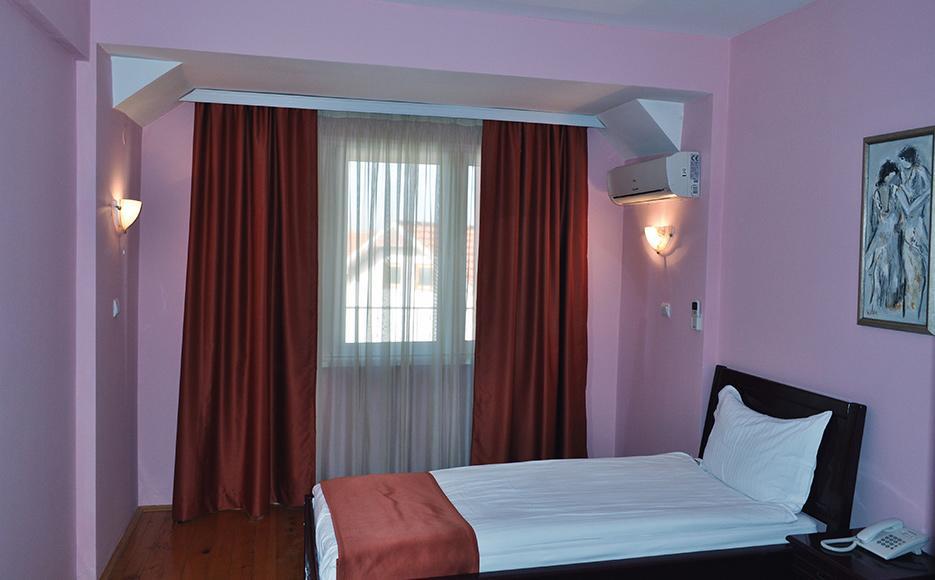 Hotel Satelit Kumanovo Bagian luar foto