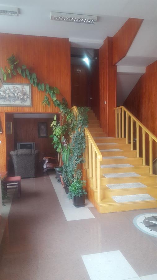 Hotel Satelit Kumanovo Bagian luar foto