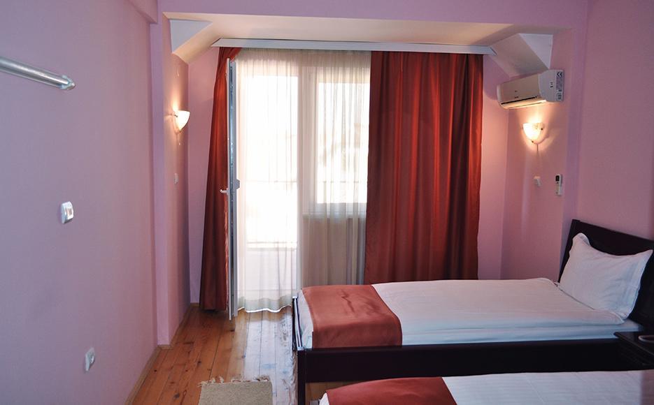 Hotel Satelit Kumanovo Bagian luar foto