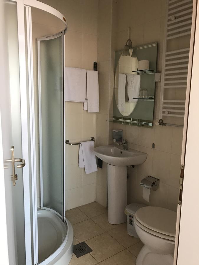 Hotel Satelit Kumanovo Bagian luar foto