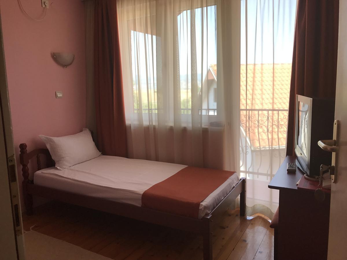 Hotel Satelit Kumanovo Bagian luar foto